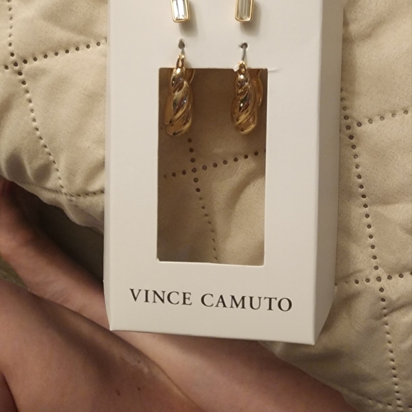 Vince Camuto 2 earrings set - Picture 4 of 4